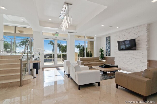 Building Photo - 4775 Collins Ave