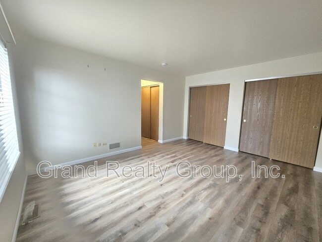 Building Photo - 577 Anita Ave