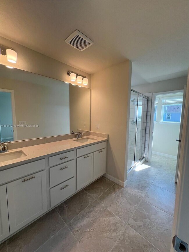 Building Photo - 16414 Grey Pne Dr