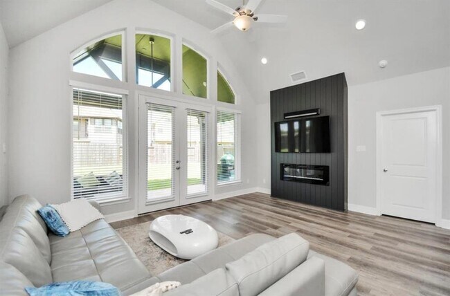 Building Photo - 8707 Morris Wds Dr