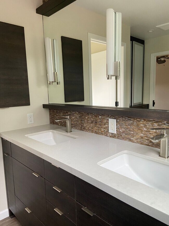 Building Photo - 3 Bed/2Bath Ready to Move In