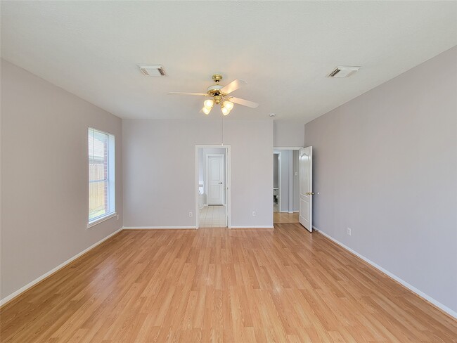 Building Photo - 9410 Barretts Glen Ct