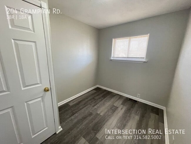 Building Photo - 204 Grampian Rd