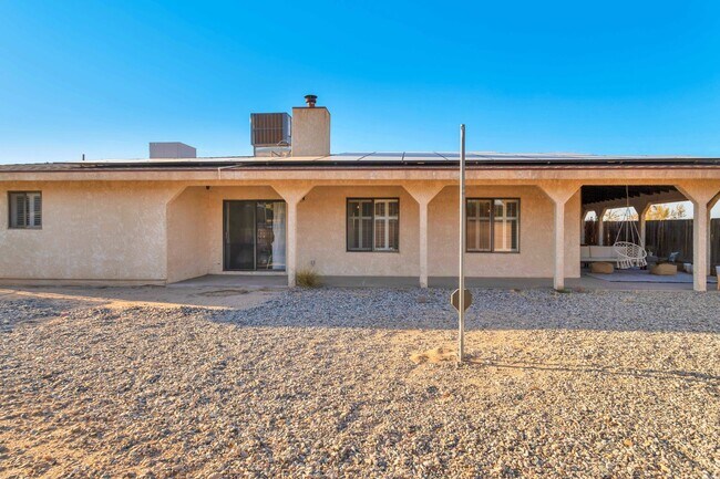 Building Photo - Must See 4 bedroom 2 bath Home