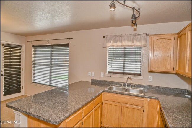 Building Photo - 3140 Tierra Encino Dr