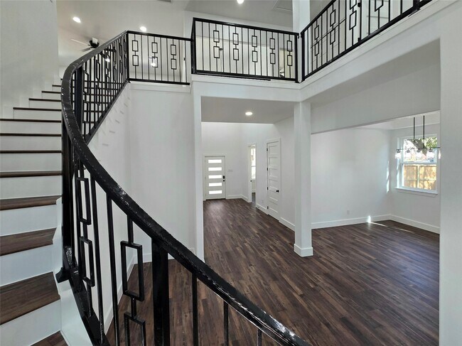 Building Photo - 14811 Wallach Dr