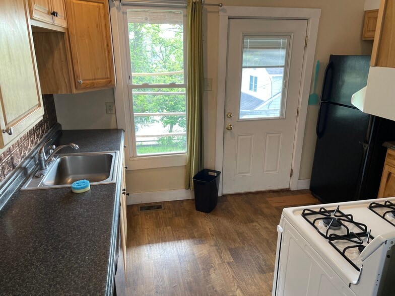 Kitchen - 8 N High St