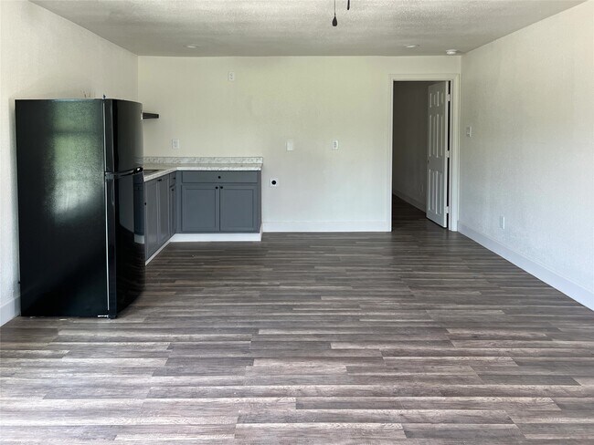 Building Photo - 201 Eastwood St