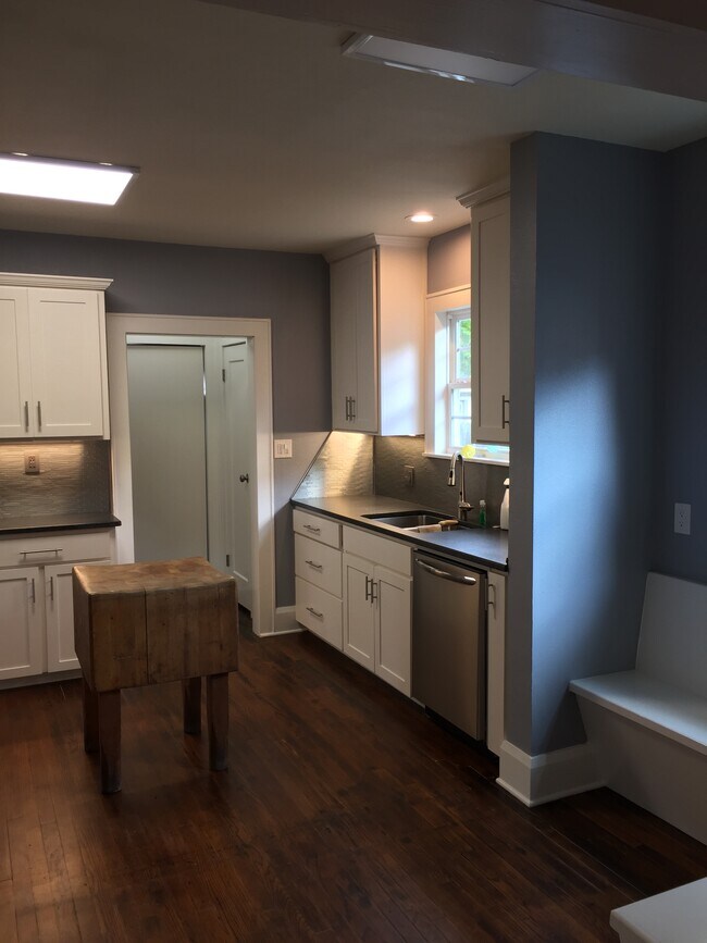 Building Photo - 301 Clifford St