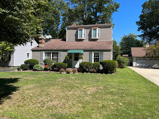 Front - 615 Parkside Drive