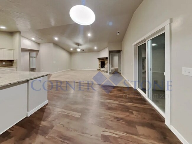Building Photo - Stunning Home in Meridain!