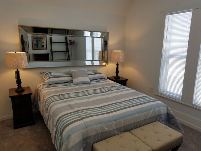 Building Photo - Grand Rapids, MI Downtown 2-Story Victorian-Style Cottage