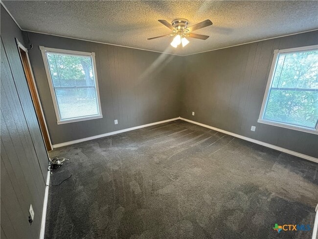Building Photo - 1346 Carnation Ln