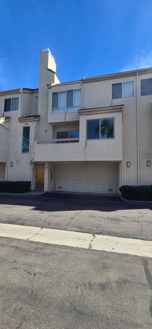 Building Photo - Welcome to this stunning Tierrasanta 1-bedroom, 1-bathroom