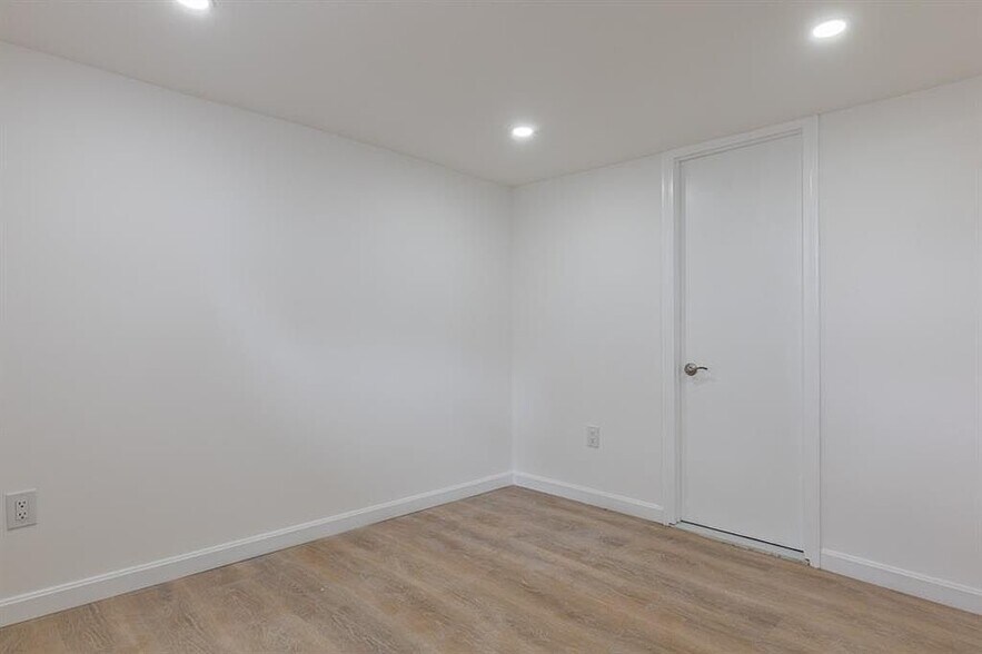 Building Photo - 205 Ives St