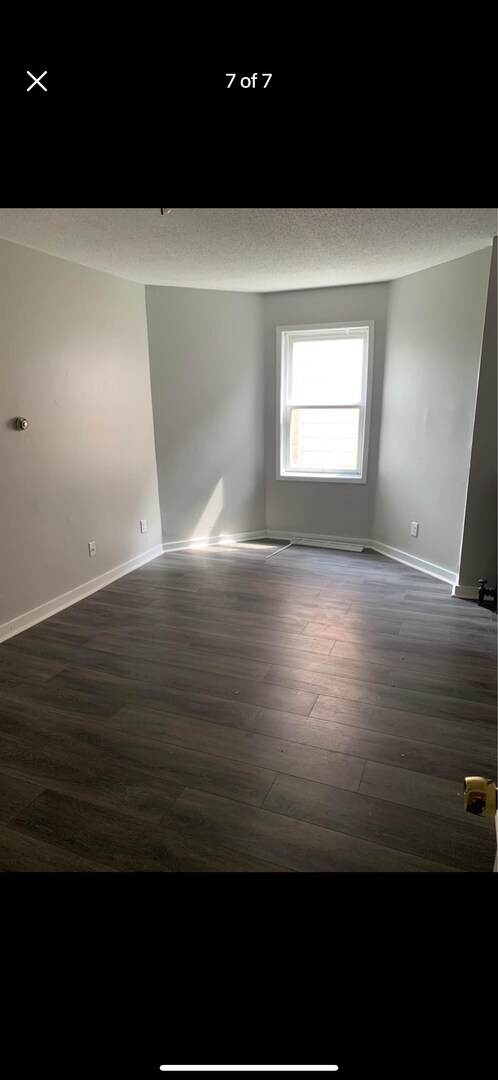 Building Photo - C-House