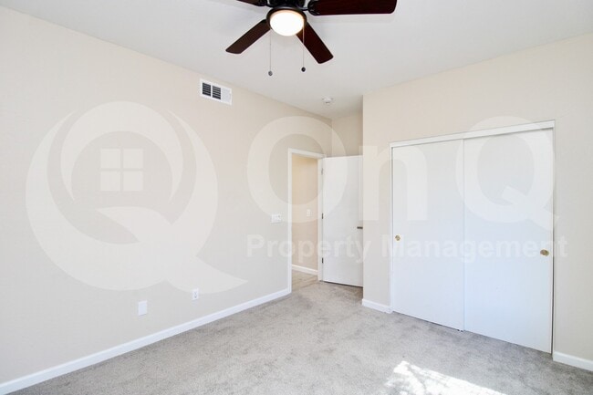 Building Photo - 440 S Val Vista Dr