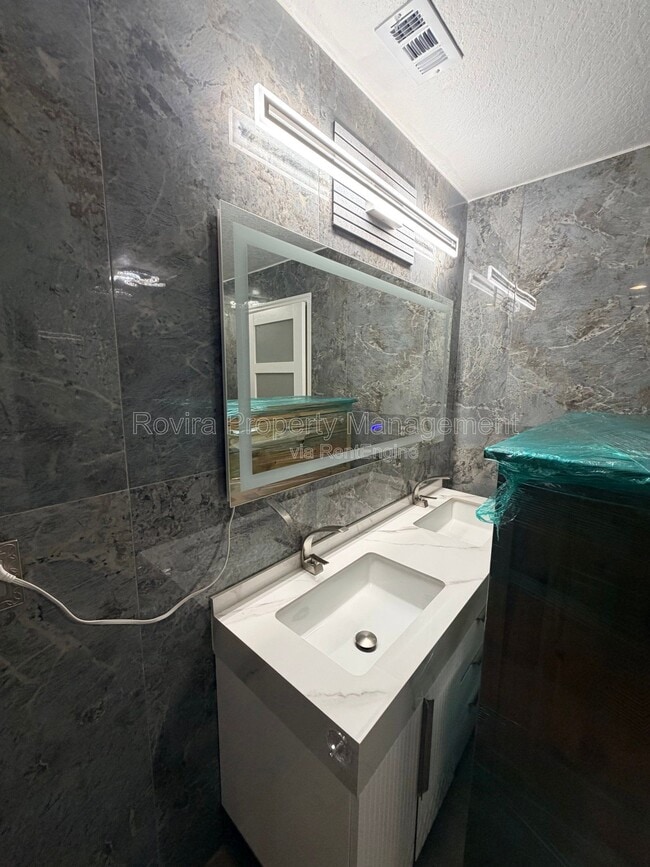 Building Photo - 218 Ronaldale Ave