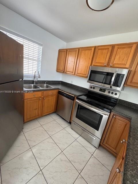 Building Photo - 1750 W 46th St