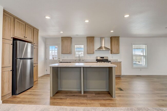 Building Photo - 10 Vandalay St