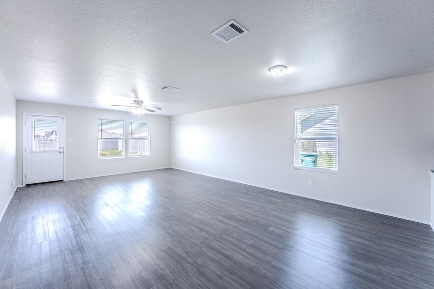 Building Photo - 360 Agave Cir