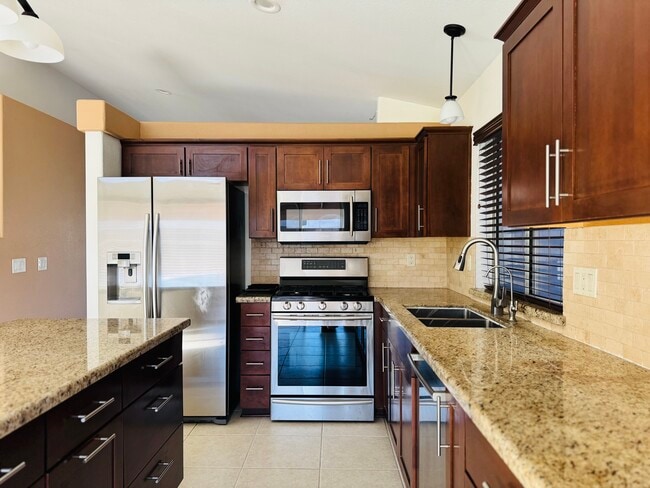 Building Photo - 3211 E Menadota Dr