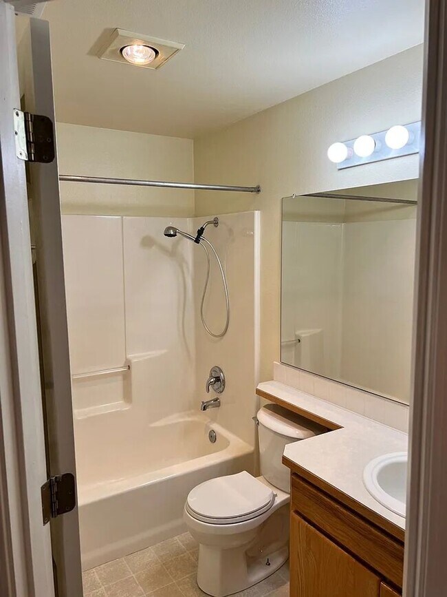 Building Photo - 8225 Sweetbrier Loop SE