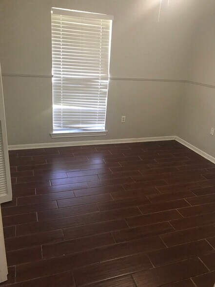 Building Photo - 15016 Lynbrook Dr