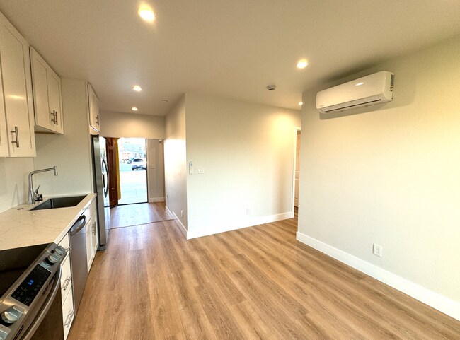 Building Photo - Canyon View Duplex w/ utilities (electric) included