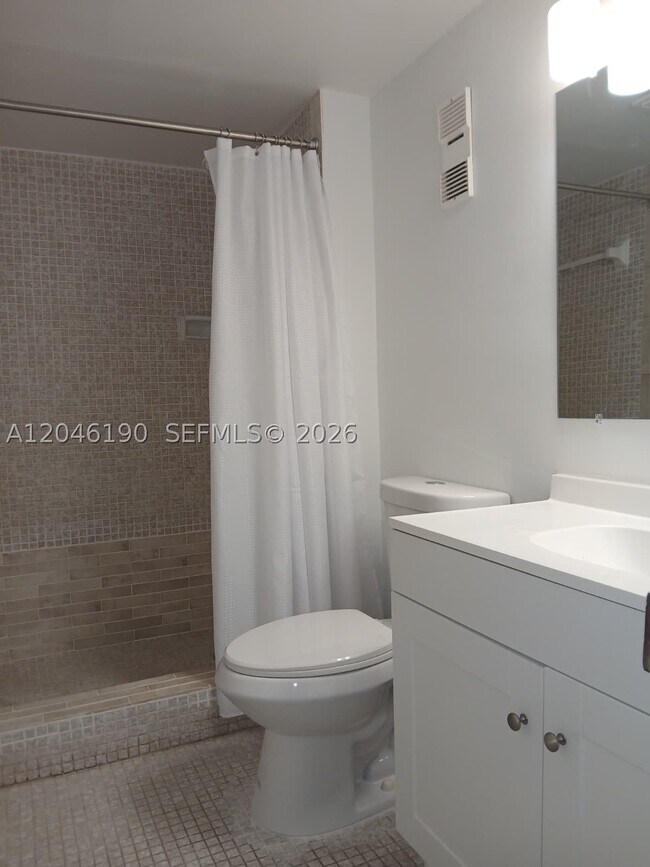 Building Photo - 1300 St Charles Pl