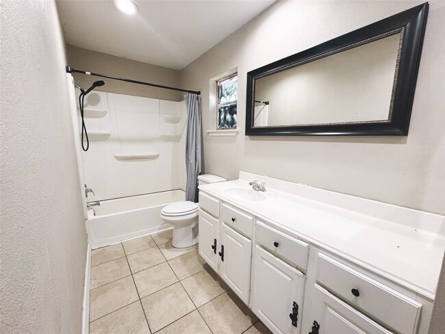 Building Photo - 15822 Baybriar Dr