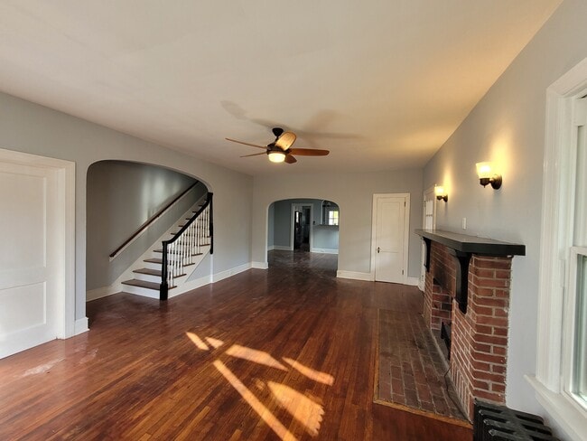 Building Photo - 115 Walnut St