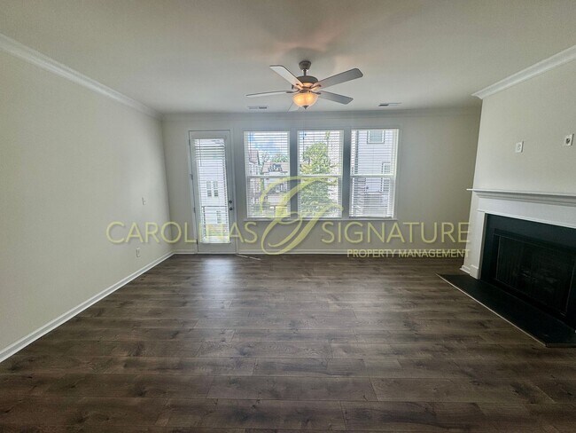 Building Photo - Fantastic 3BR/2.5BA Townhome located in The Elm at Stonecrest