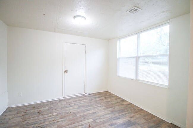 Building Photo - Section 8 Welcome! Amazing Remodeled 4 Bed...