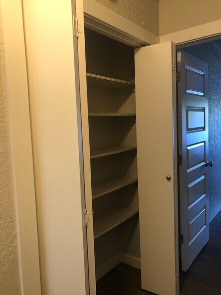 Building Photo - 2901 Rosewood Ln