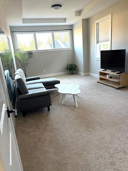 Building Photo - 12053 NW Weaver Ln