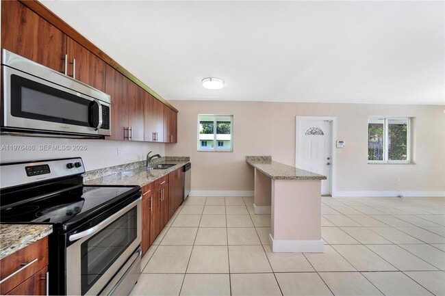 Building Photo - 592 NE 150th St