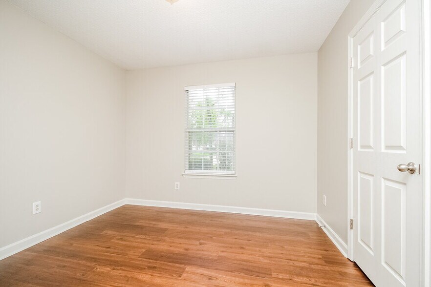Building Photo - 102 Riverwood Dr