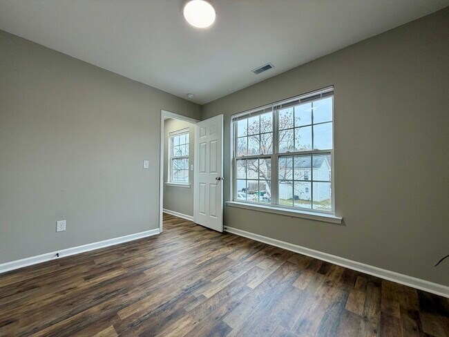 Building Photo - 3746 Glenwood Dr