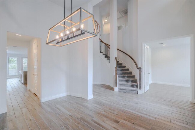 Building Photo - 17010 Harper's Way