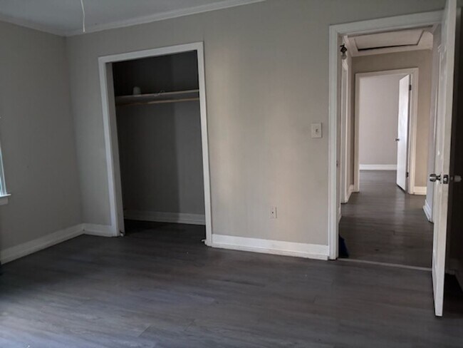 Building Photo - 3230 Rosemary Ave