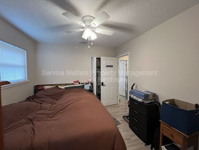 Building Photo - 303 Newcastle Dr