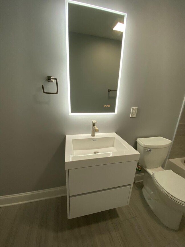 Building Photo - 378 Orchard St