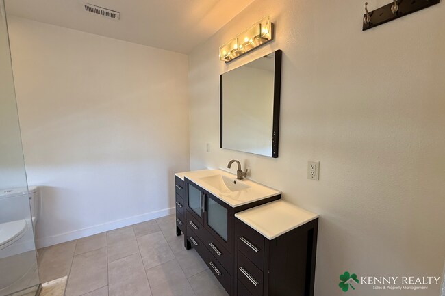 Building Photo - Beautifully Remodeled 4 Bed Home with Loft + Prime Location