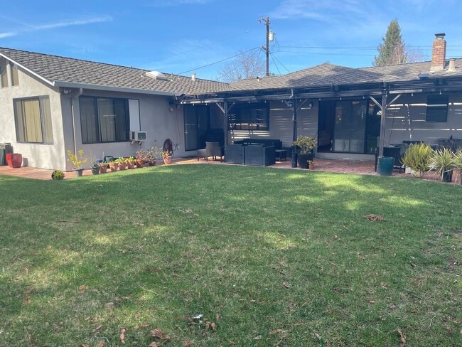 Building Photo - Spacious Los Altos home, walk to highly rated Los Altos schools! Cul de sac location,  big back y...