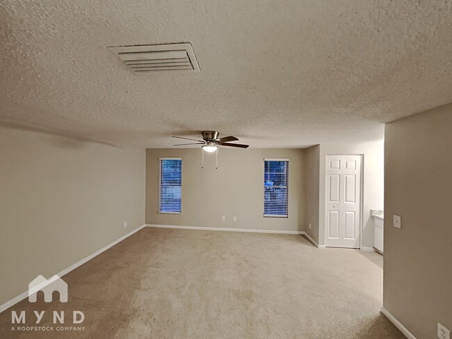 Building Photo - 632 Ephrata Dr