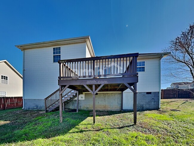 Building Photo - 2114 Debbie Ln