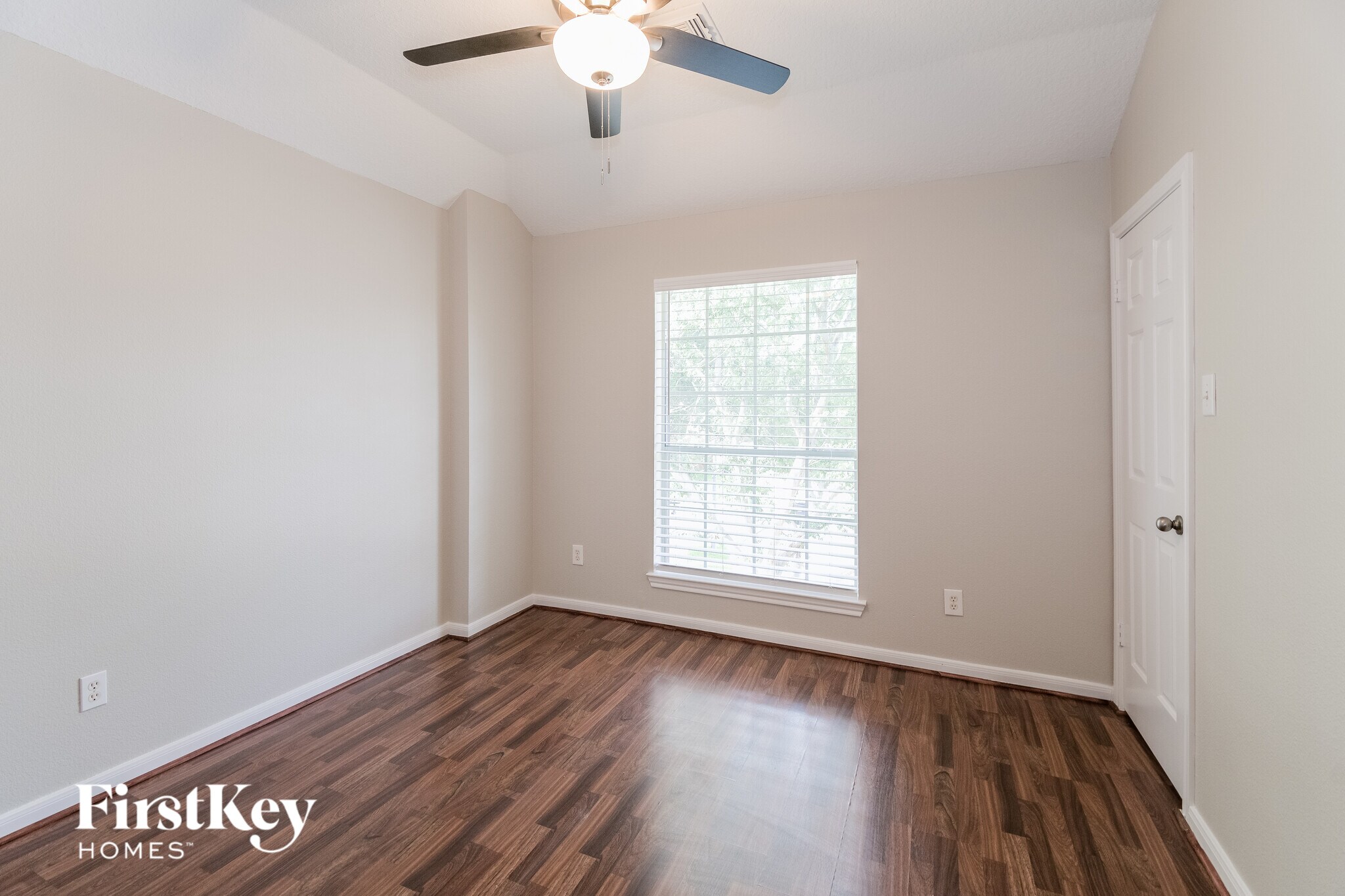 Building Photo - 1816 Oak Lake Cir