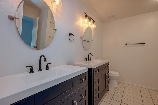 Building Photo - 11009 Crenchrus Ct