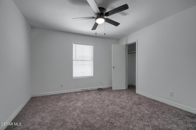 Building Photo - 9709 Vallarta Dr
